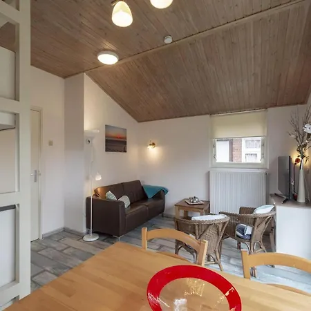 Holiday home With Playground Callantsoog